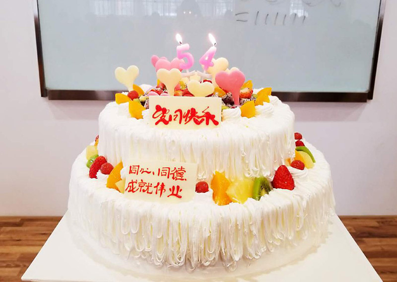 您有一份生日祝福需要查收！萬威機械員工為董事長,總經理送上祝福