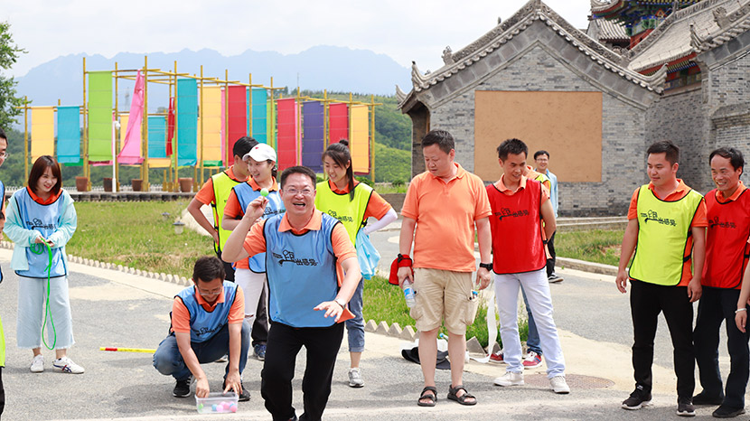 生日快樂(lè)，走一個(gè)！萬(wàn)威機(jī)械給員工壽星來(lái)一場(chǎng)驚喜生日派對(duì)